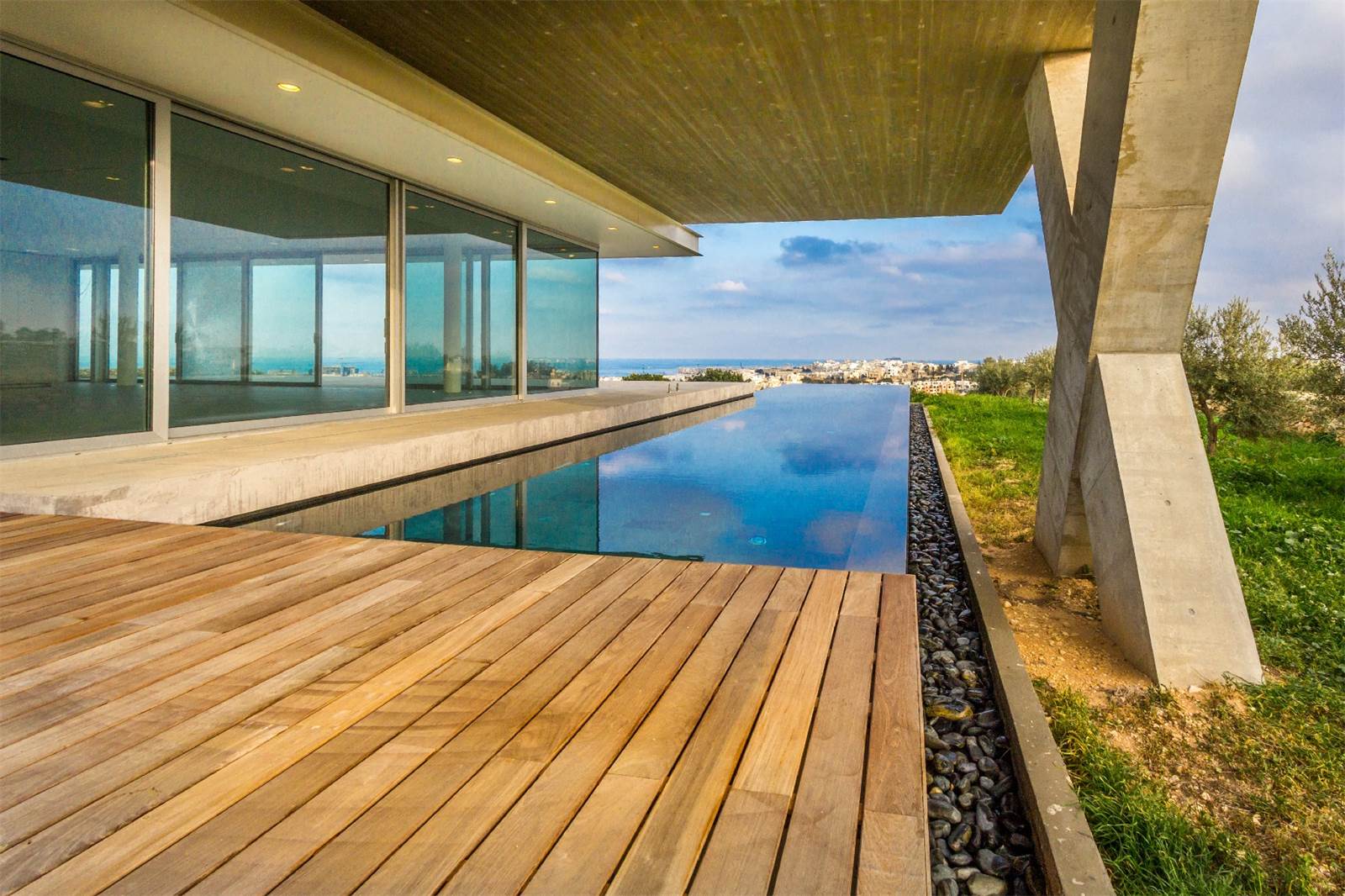 Extraordinary Living Inside a Contemporary Luxury Villa, TalIbraġġ