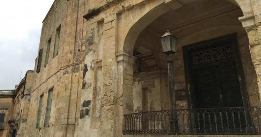 Detail of the facade of Villa Guardamangia today.