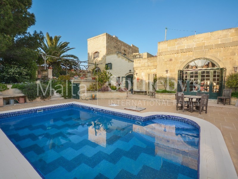 Gozo farmhouse pool area