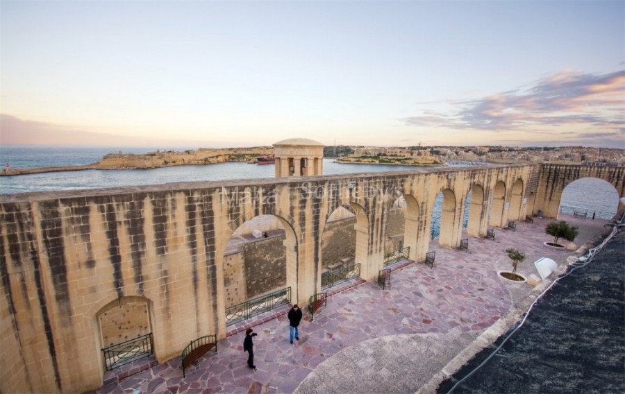 View onto Valletta's Lower Barrakka Gardens