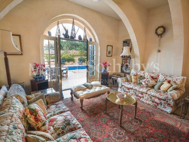 Colourful Gozo farmhouse, located in an idyllic, tranquil setting. The island is renowned for its countryside converted farmhouses | Click here