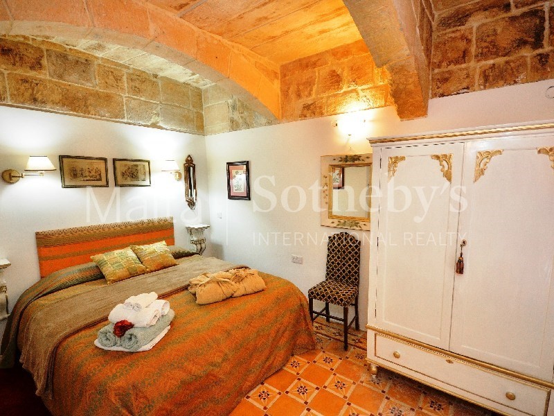 Valletta Palazzo bedroom