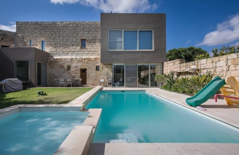 farmhouse with pool in malta